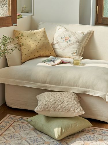 Cozy Flower_Cushion Cover - DECOVIEW - Modalova