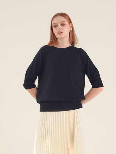 Half Sleeve Round Neck Knit Top_Black - ACUD - Modalova