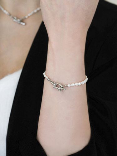 Toggle Pearl Bracelet (B041) - 2 Colors - LAZYDAWN - Modalova