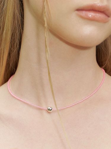 Silver Ball Pink Beads Necklace - leeENoir - Modalova