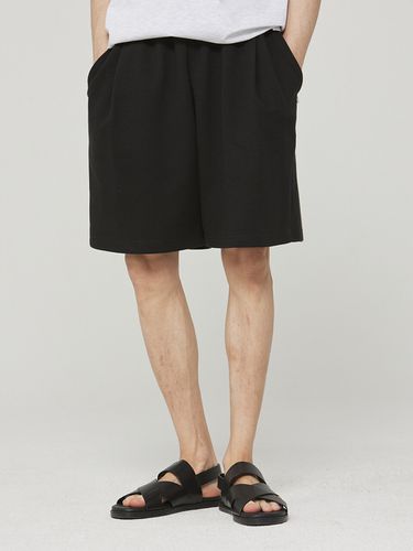 Deep One Tuck Sweat Bermuda Shorts_Black - mellurbane - Modalova