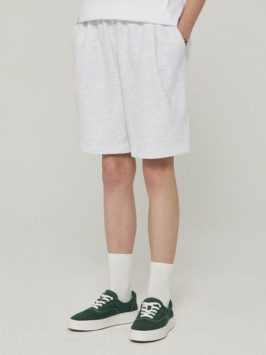 Deep One Tuck Sweat Bermuda Shorts_White Melange - mellurbane - Modalova