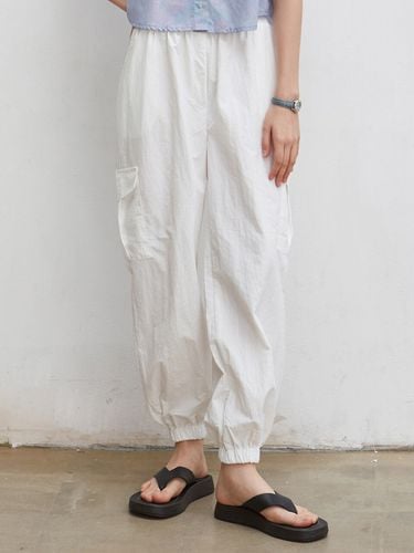 Essential Cargo Jogger Pants_White - NICK&NICOLE - Modalova