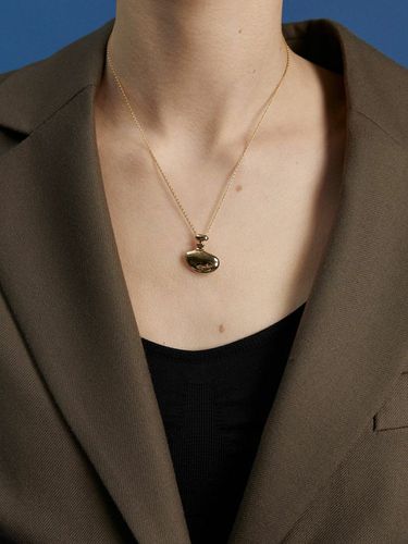 Bold Round Perfume Necklace_Gold - Invisible collage - Modalova