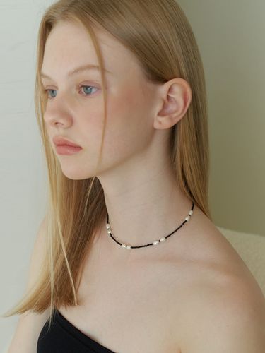 Glass Ribbon Black Necklace - KINDABABY - Modalova