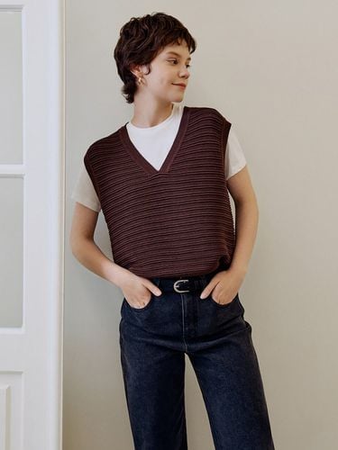 Textured Vest (Chocolate) - kotelo - Modalova