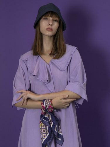 Big Collar Back Flap Dress_Purple - real me another me - Modalova