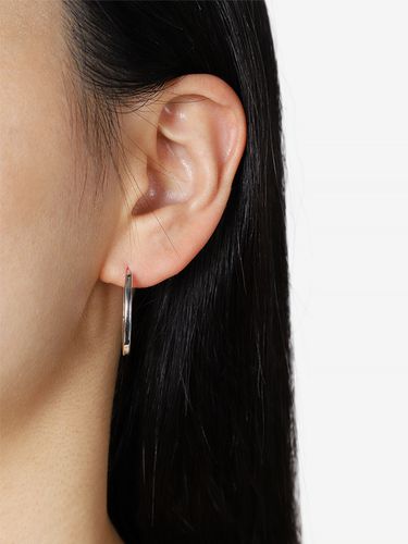 Flat Hoop Earring _ Silver - AEKKI - Modalova