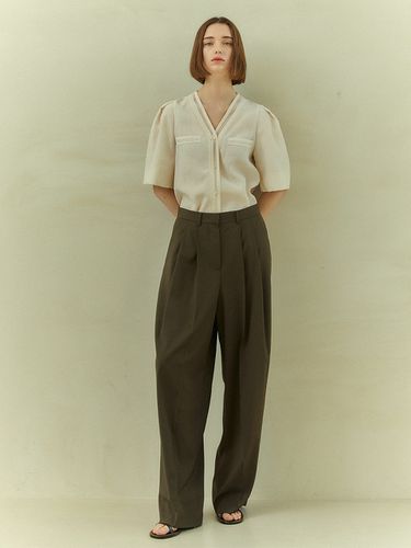 Tailored Baggy Tuck Wide Pants () - JOY GRYSON - Modalova