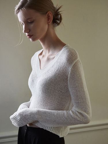 Long Sleeve V-neck Knit Top_Off White - YAN13 - Modalova