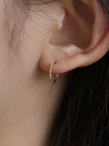 K Gold One-Touch Twist Earring - Less is more - Modalova