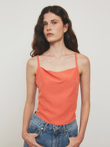 Back Strap Sleeveless Top - STUDIO TABLE - Modalova