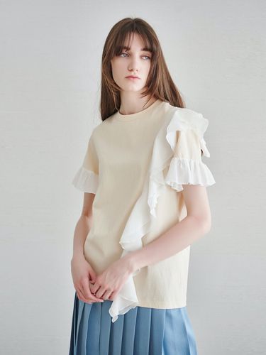 Flounce Ruffle T-Shirts_Beige - MITTE - Modalova