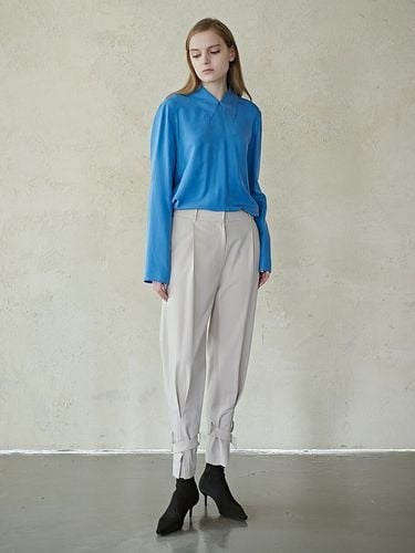 Hem Line Pleats Banding Pants_Beige - MITTE - Modalova