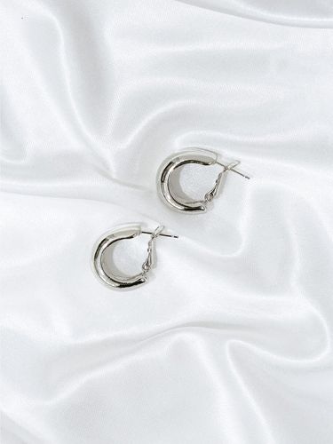 Classic Clip On Hoop Earrings - ONEENOUGH - Modalova