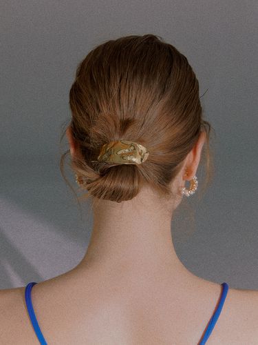 Half Moon Hair Clip - ONEENOUGH - Modalova