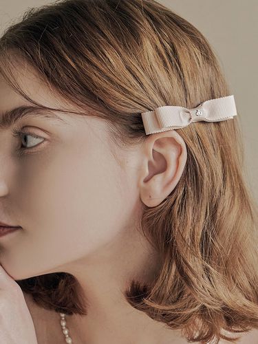 Ellie ribbon hairpin_Beige - ENGBROX - Modalova