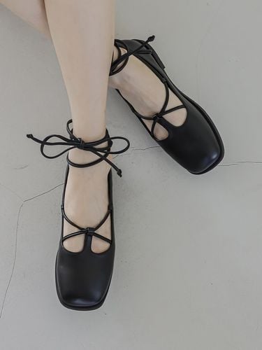 Strap Flat Shoes - Black (22520) - MOL:pin - Modalova