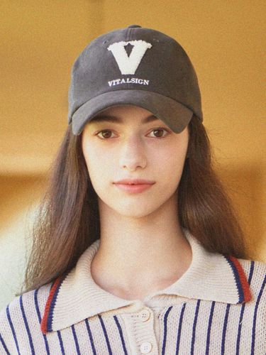 V Logo Cap - 4 Colors - VITALSIGN - Modalova