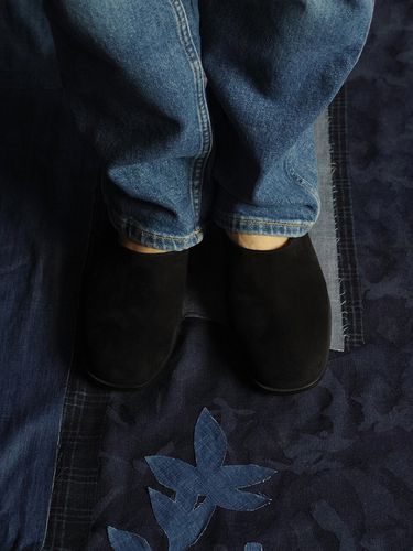 Modern Loafer_Black Suede - heenn - Modalova