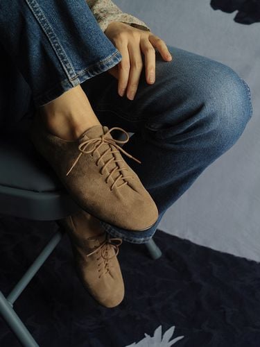 Oxford Heel_Suede Beige - heenn - Modalova