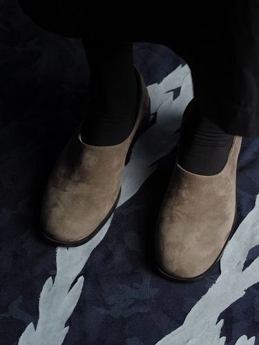 Modern Loafer_Grey Suede - heenn - Modalova