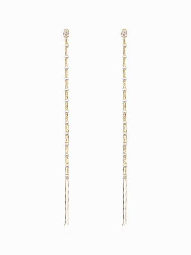 Pearl Line Drop Earrings - ANNAFLAIR1986 - Modalova