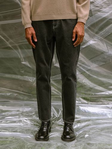 Black Washing Tapered Denim Pants - FIELD WORKER - Modalova