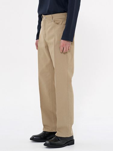 DEN0651 Crease Chino Pants _ Beige - DENMADE - Modalova