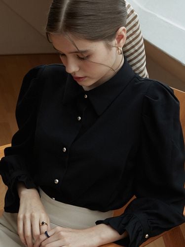 J810 Frill-Sleeve Blouse (black) - JOORTI - Modalova