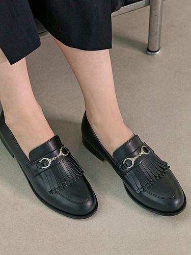 Dusk Tassel Chain Loafer - LOWFLOW - Modalova