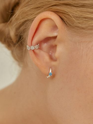 Silver Blooming Daisy Cubic Earcuff - LUNNE - Modalova