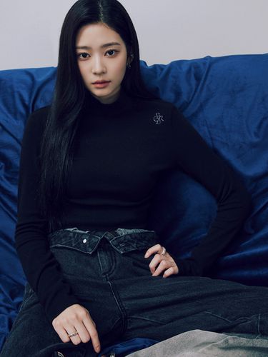 Logo Embroidery Crop Turtleneck T-shirt_Black - CITYBREEZE - Modalova