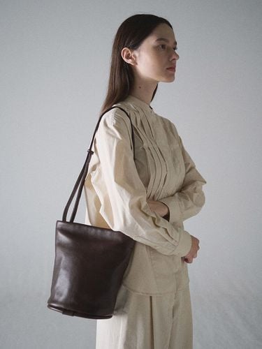 Boon Bucket Bag - Choco (YB269_CC) - YURT - Modalova