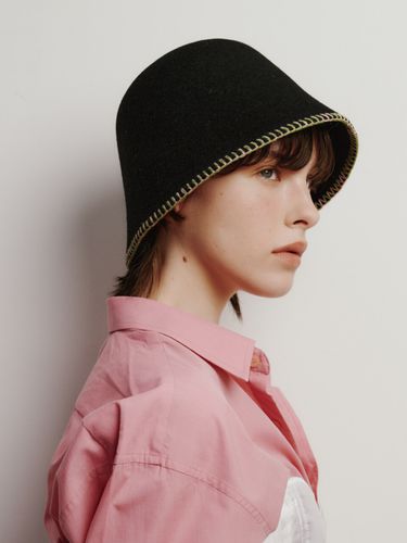 Whipstitch Cloche hat in Black - poesiedame - Modalova