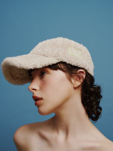 Braid Fur ball cap - poesiedame - Modalova