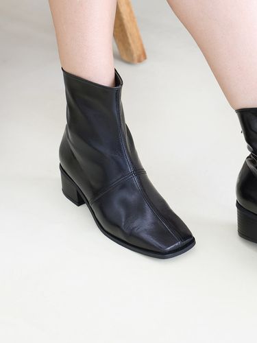 Coy Ankle Boots - 3 Colors - REVEBYREVE - Modalova