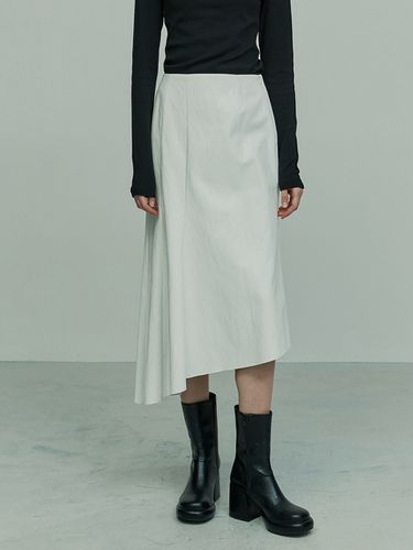 Asymmetric Vegan Leather Skirt - RE RHEE - Modalova