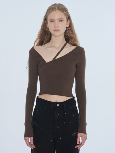 Strap Button Knit Top (Brown) - DIAGONAL - Modalova