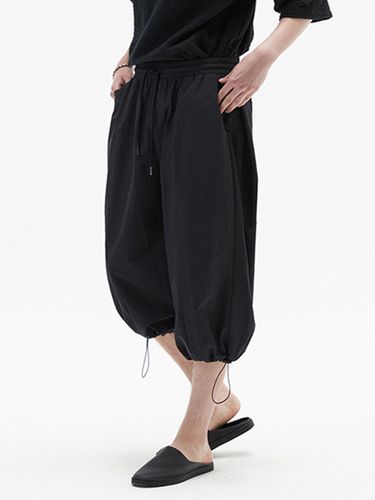 Nylon Two-Tuck Cropped Banding Pants - DNSR - Modalova