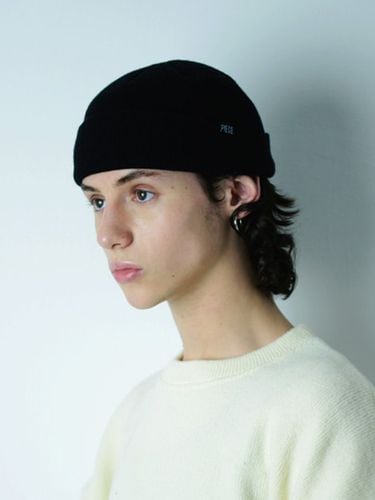 Cashmere Short Beanie _ Black - PIECEMAKER - Modalova