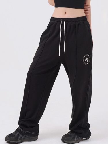 Stitch Circle Logo Sweatpants _ Black - PIECEMAKER - Modalova