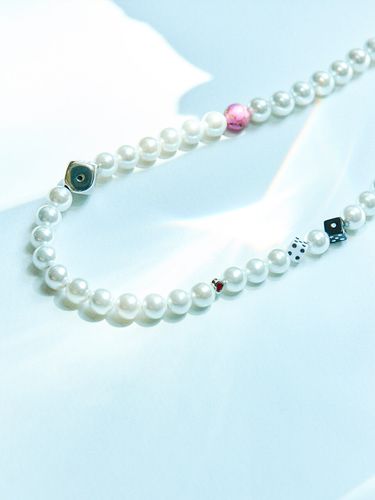 Dice Mushroom Pearl Necklace - niroserendipity - Modalova