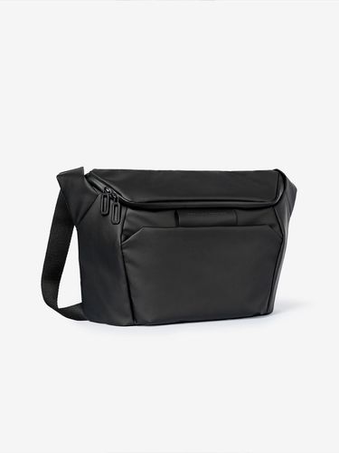 Tao M25 Cross Bag Black - MATHEMATIK - Modalova