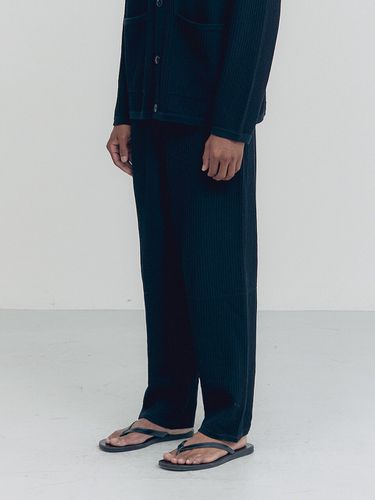 Knit Baggy Fit Curved Pants (Black) - Lagrange - Modalova