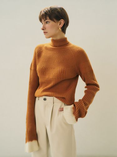 Parade Turtle-Neck Knit Top - Tan - MAISONMARAIS - Modalova