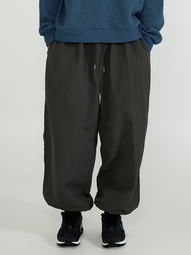 Wind Anorak Jogger Pants_Charcoal - CARGOBROS - Modalova