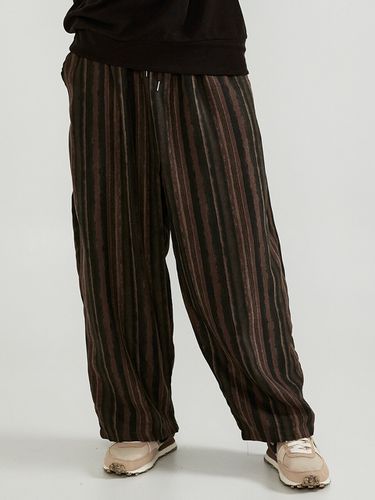 Striped Wide Balloon Pants_Brown - CARGOBROS - Modalova