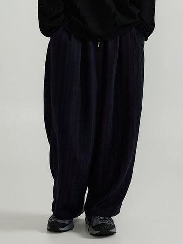 Striped Wide Balloon Pants_Purple - CARGOBROS - Modalova