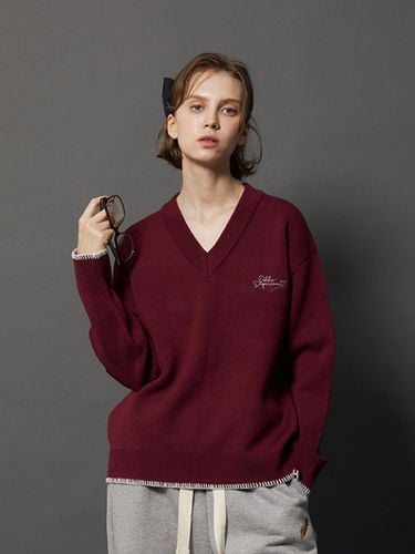 Embroidered V-Neck Sweater_Burgundy - ODD DEPARTMENT - Modalova